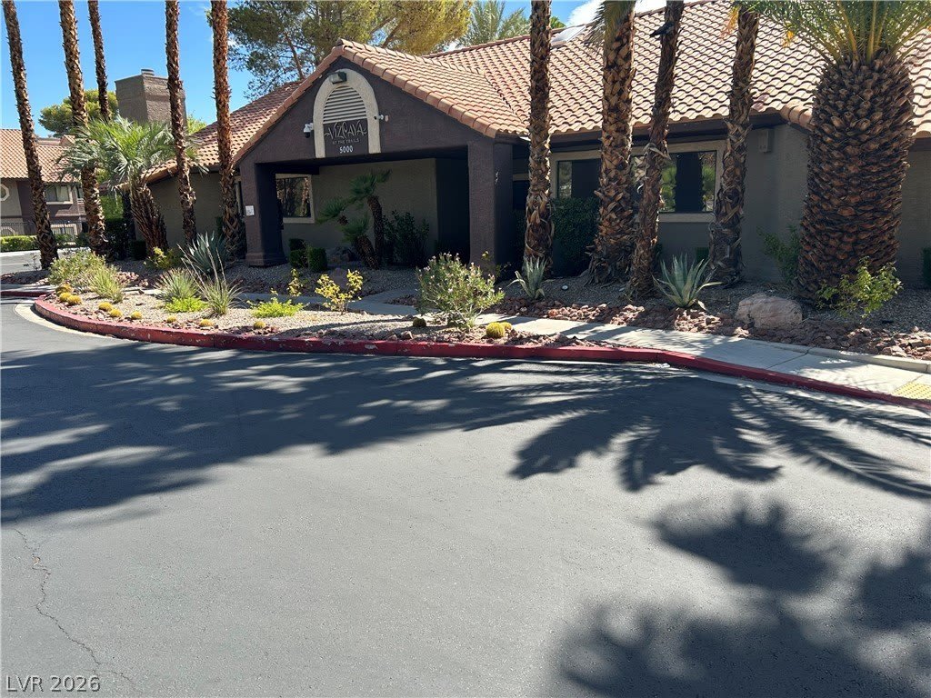5048 S Rainbow Boulevard – photo 3