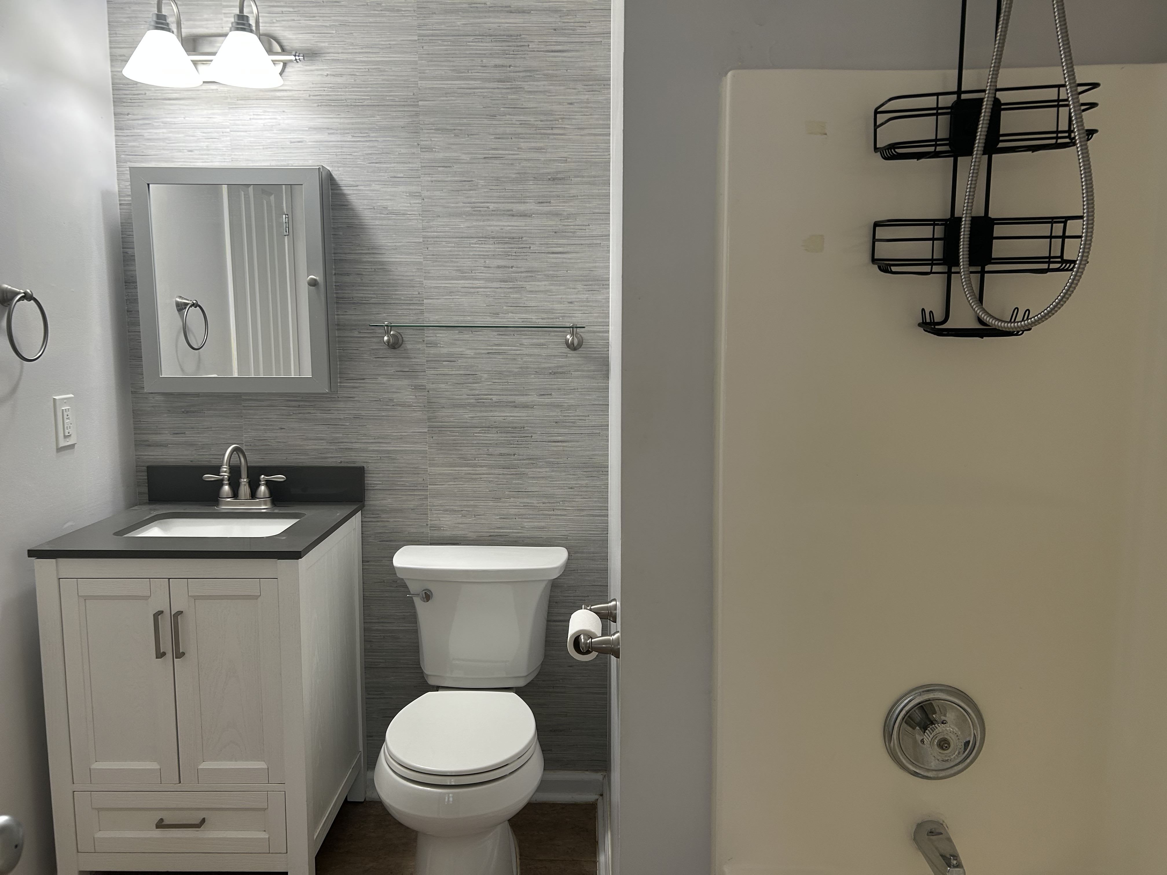 204 Lakeside Dr – photo 2