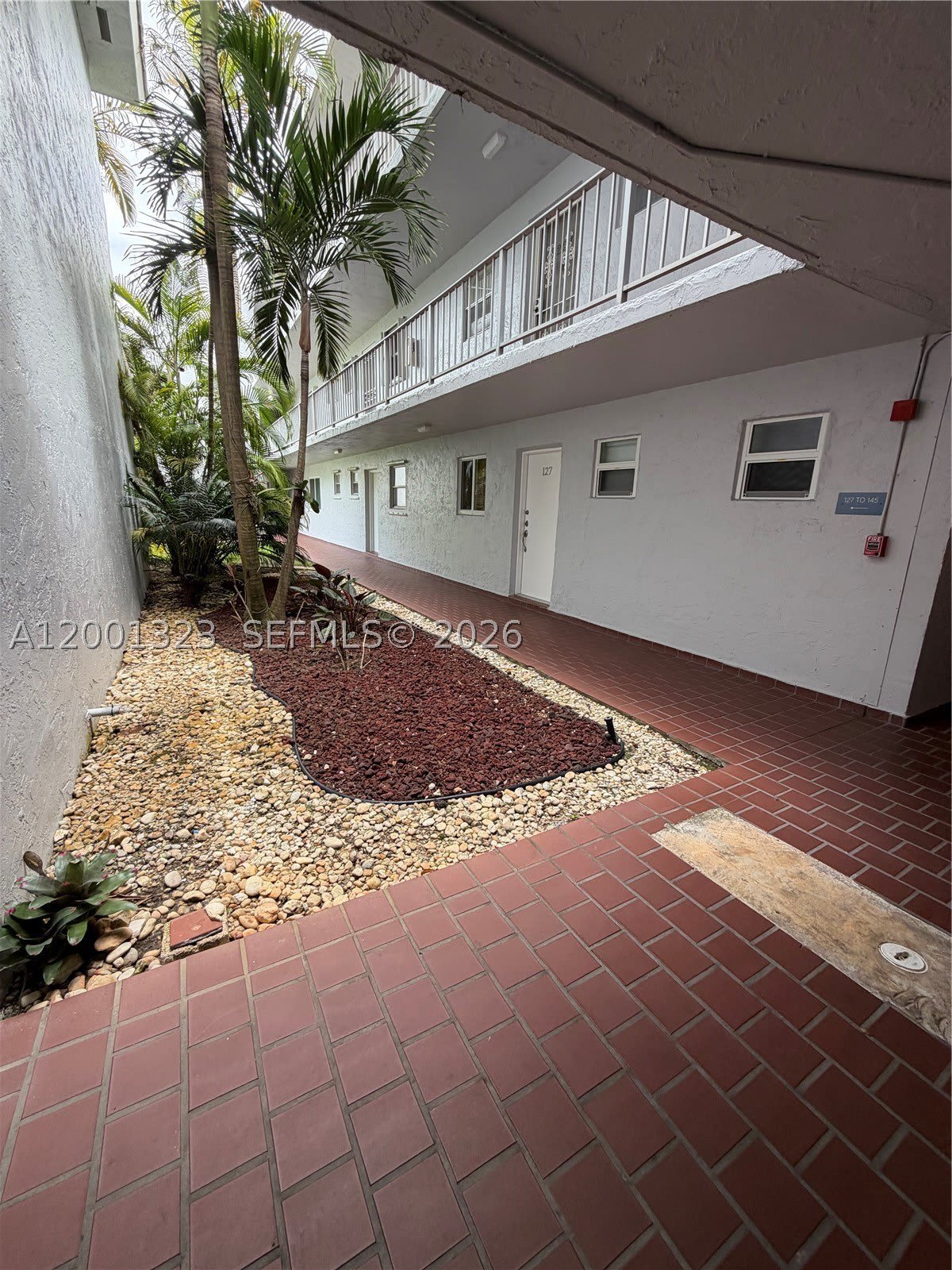 100 Edgewater Dr – photo 3