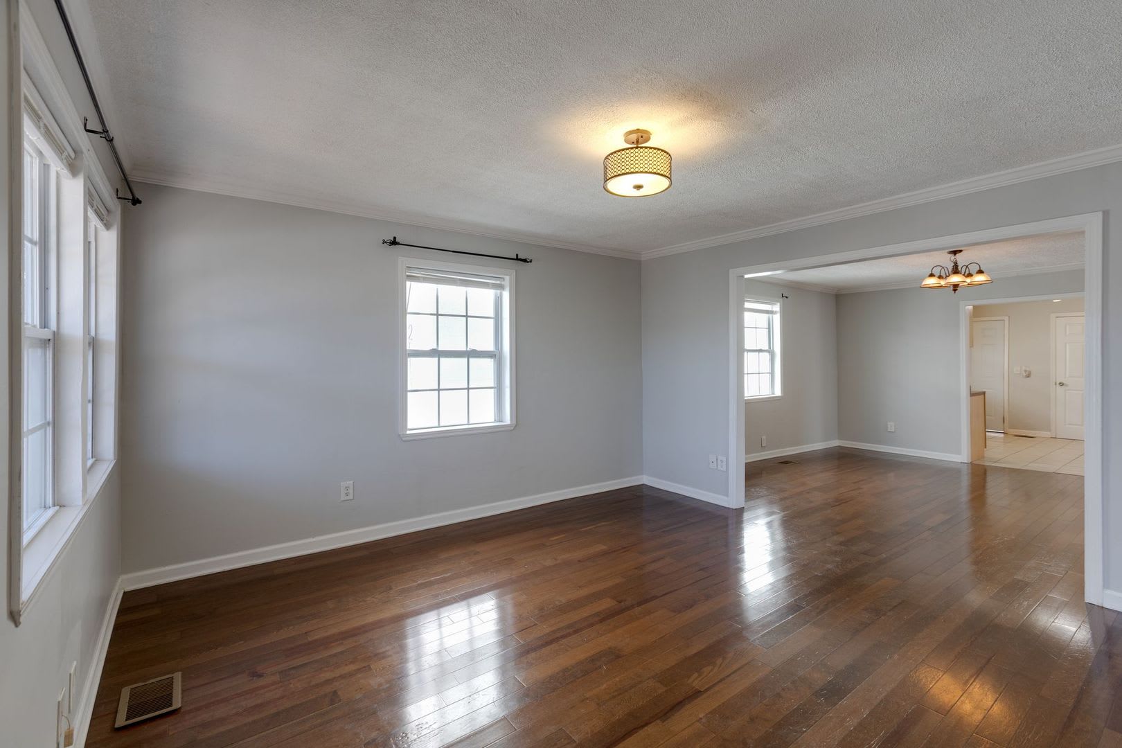 Awesome 3BR/2BA home in the highly desirable East Nashville neighborhood! – photo 4