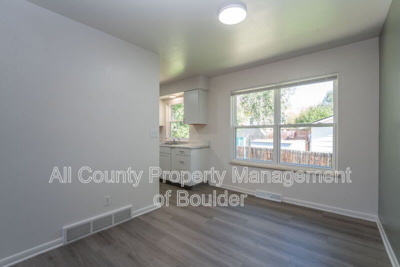 1542 Lamplighter Dr – photo 5