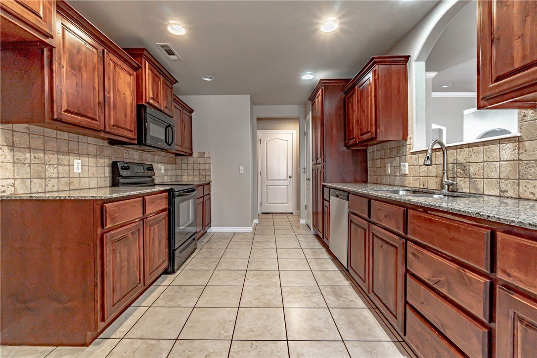 1161 Coventry Lane – photo 5