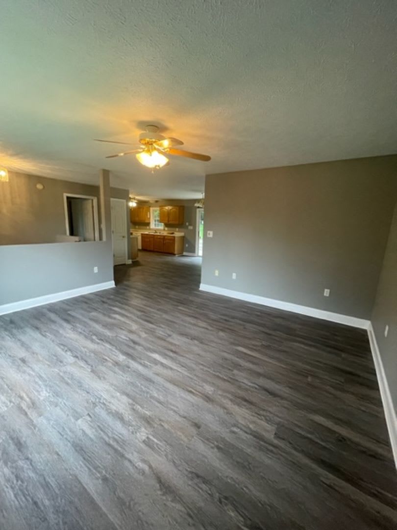 SFH located in Goode – photo 4