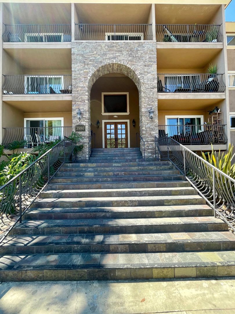 Spacious and Sleek Studio in Hillcrest – photo 2