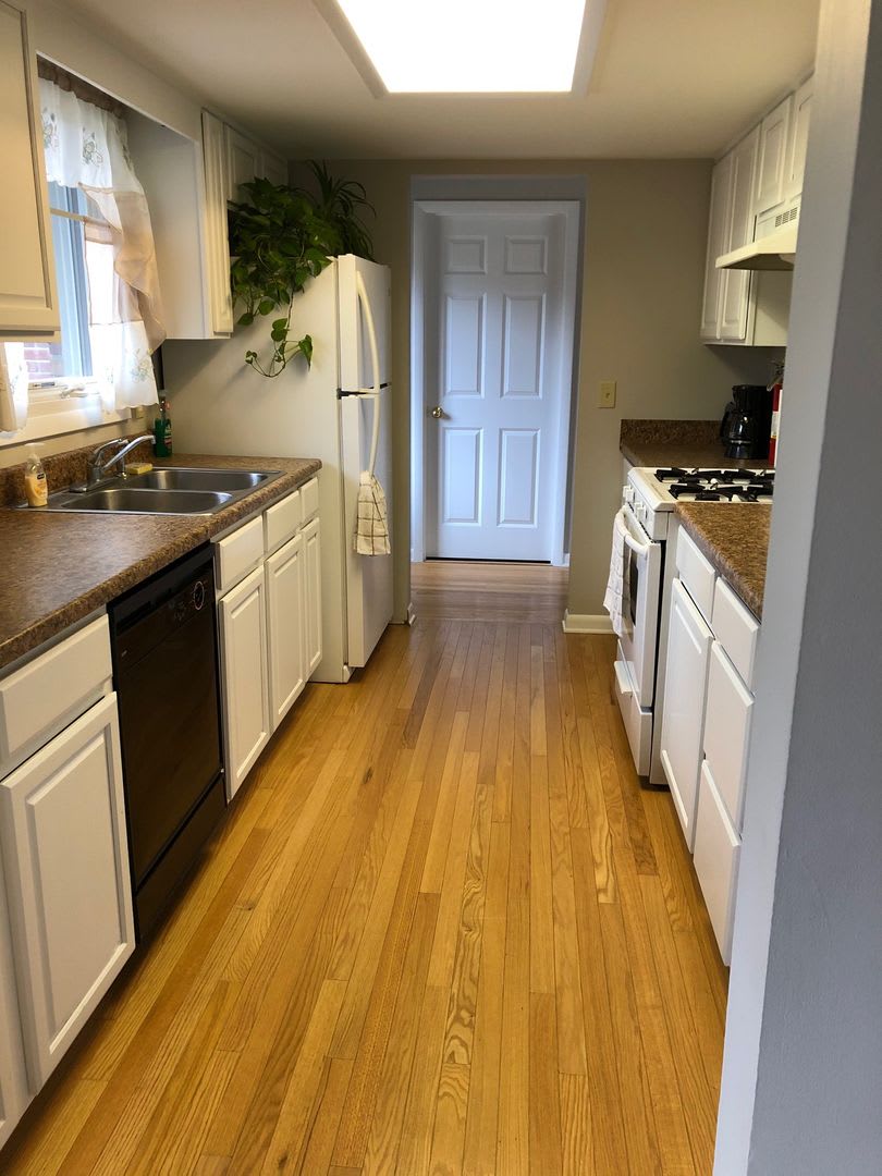 Charming 5 BD/3 BA down the street from Kelley and Luddy! – photo 5