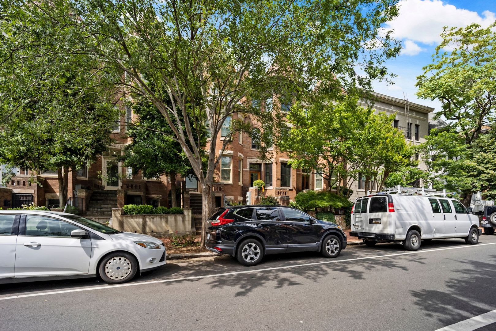 Sunlit & Fully Updated 2BR/1BA Condo in the Heart of U Street Corridor – photo 5