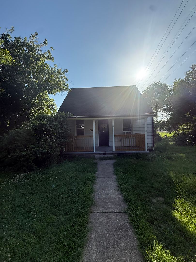 4 Bed 2 Bath – photo 1