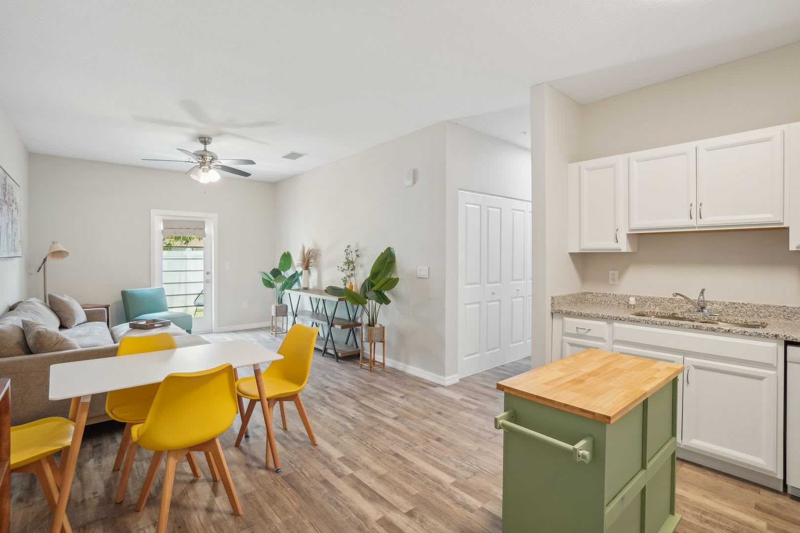 Beautiful 2/2 NEW Apartment – photo 4