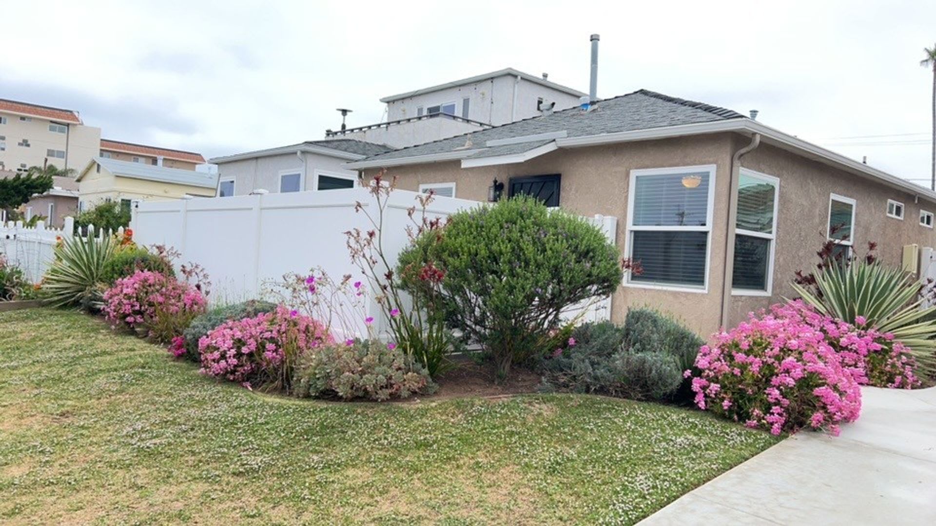 Remodeled One Bedroom Apartment Home 1 Block From The Beach Private Garage – photo 1