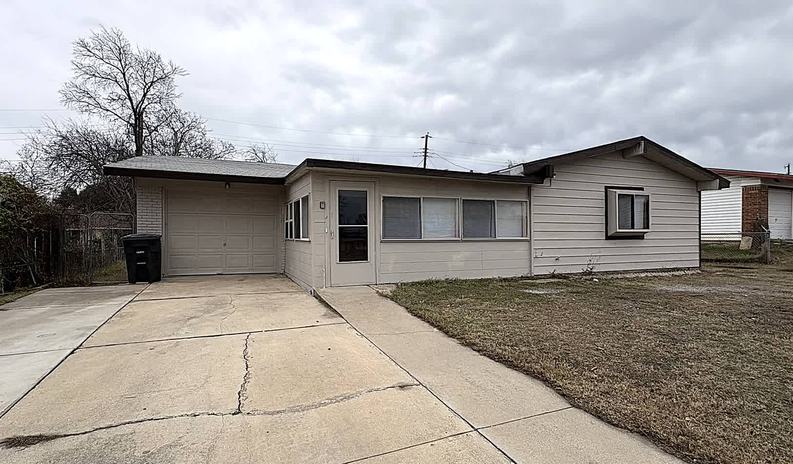 1313 Elia St – photo 3