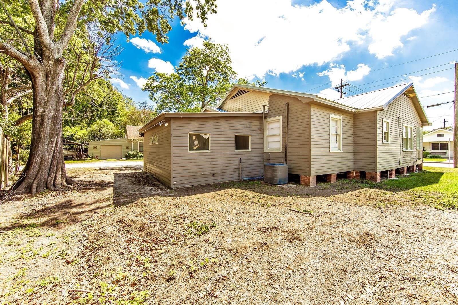 887 High St – photo 4