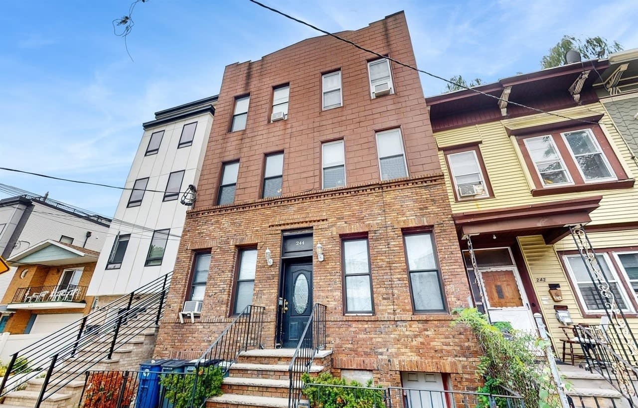 244 Webster Ave – photo 2