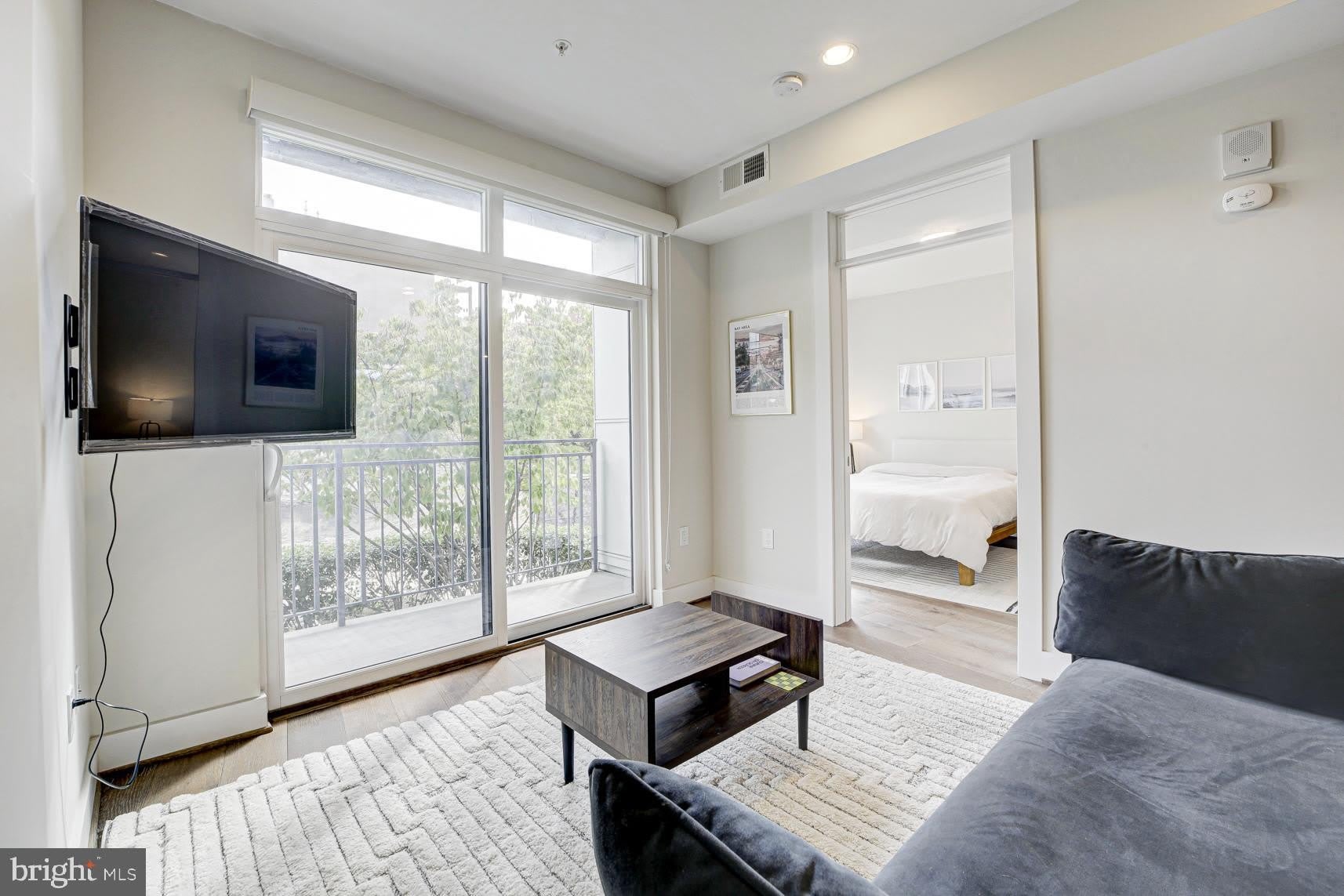 2337 CHAMPLAIN Street NW – photo 5