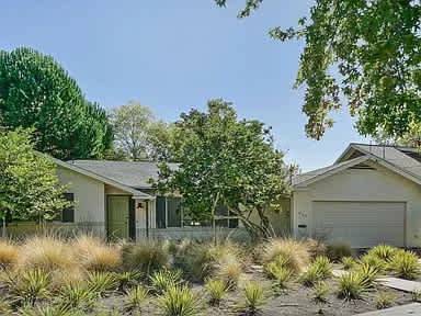 642 2nd St. E – photo 1