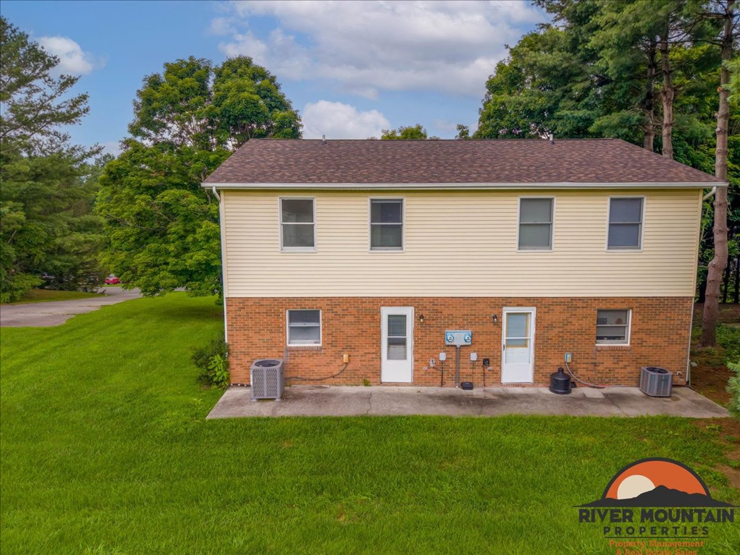 Recently Updated Home Near Virginia Tech – photo 3
