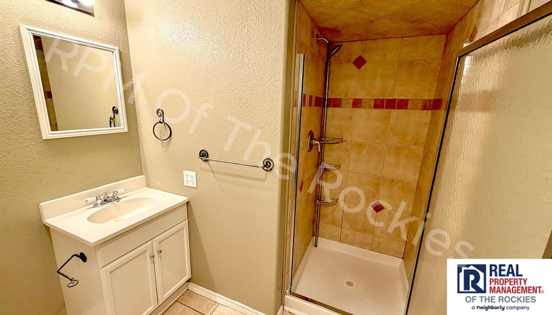 Charming Fort Collins Townhome with Private Patio, Vaulted Ceilings & Prime Location! – photo 4
