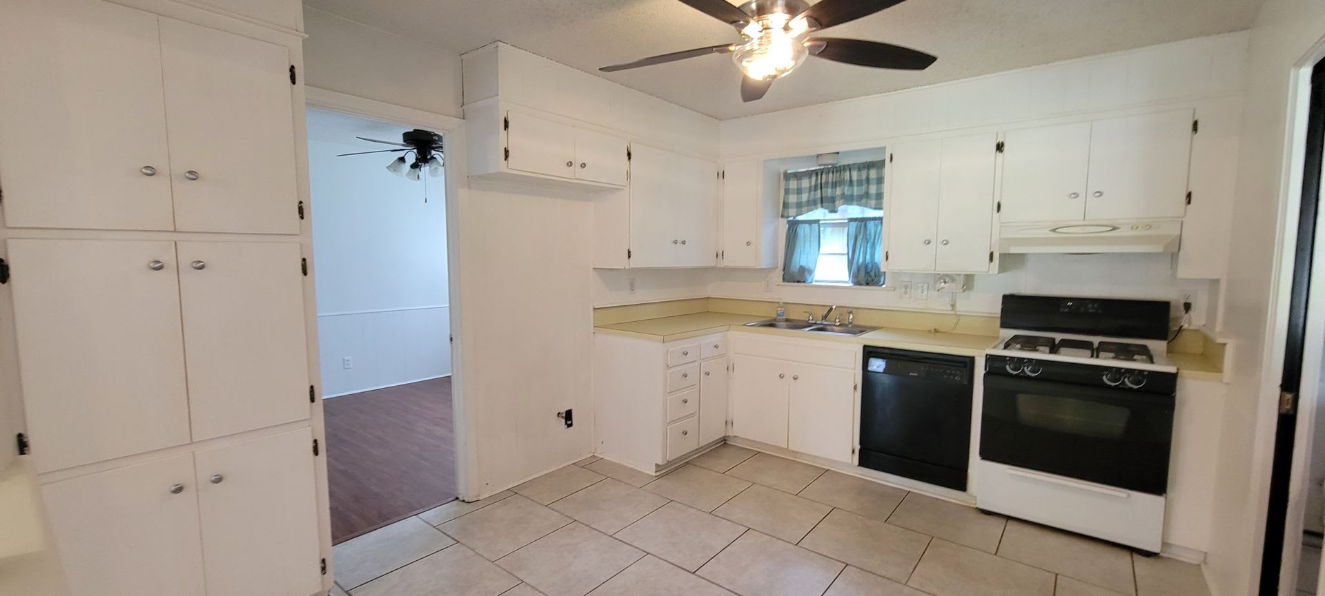 Gorgeous 3 bedroom/1.5 bath home! – photo 2