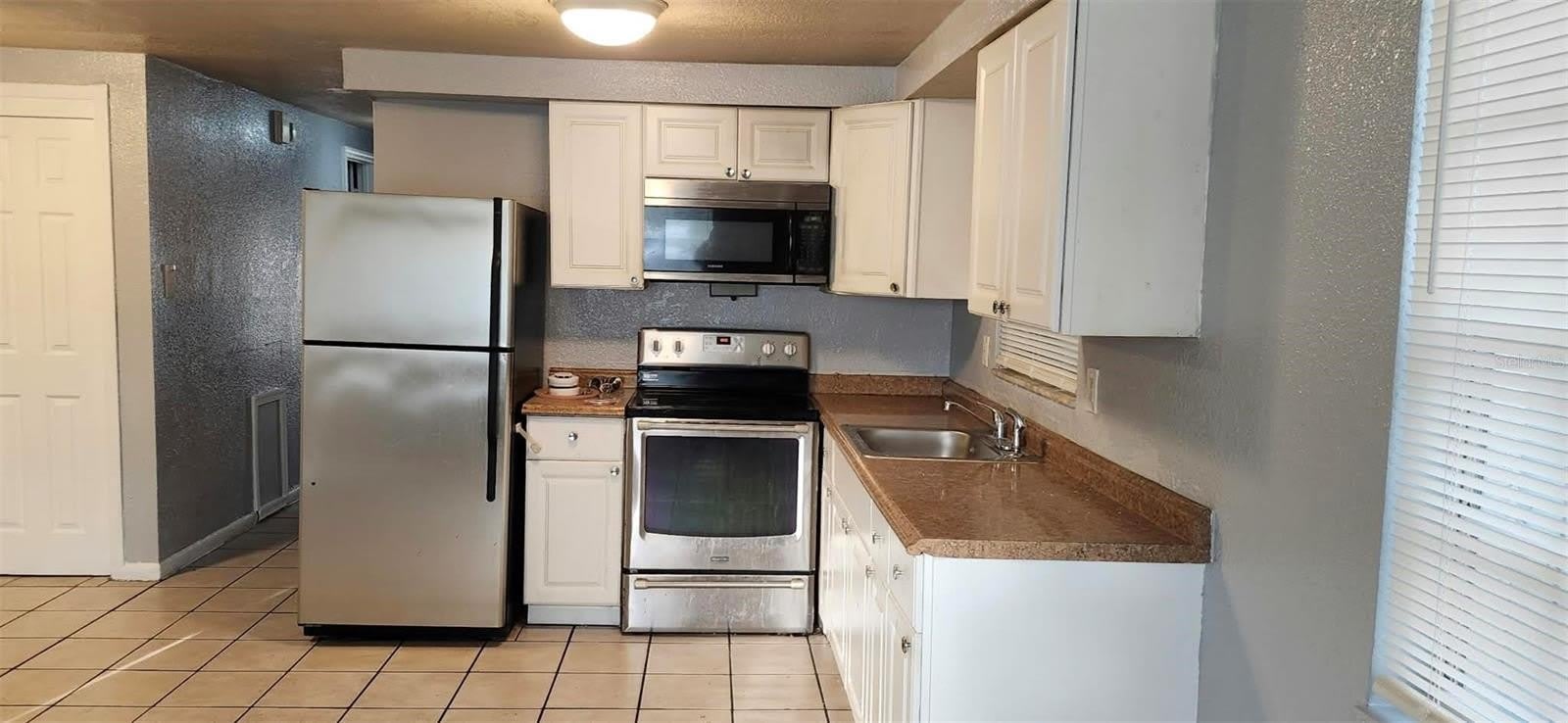 9809 N Jasmine Avenue – photo 3