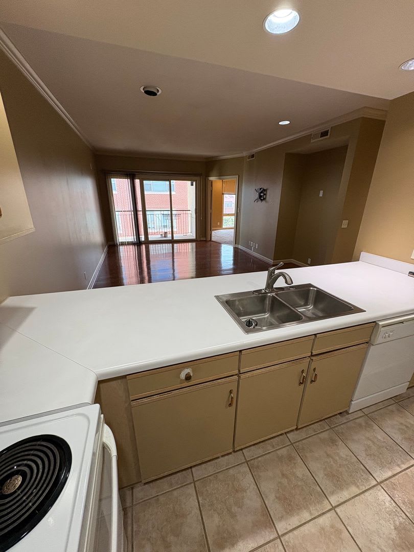 4949 Wornall Rd APT 403 – photo 5