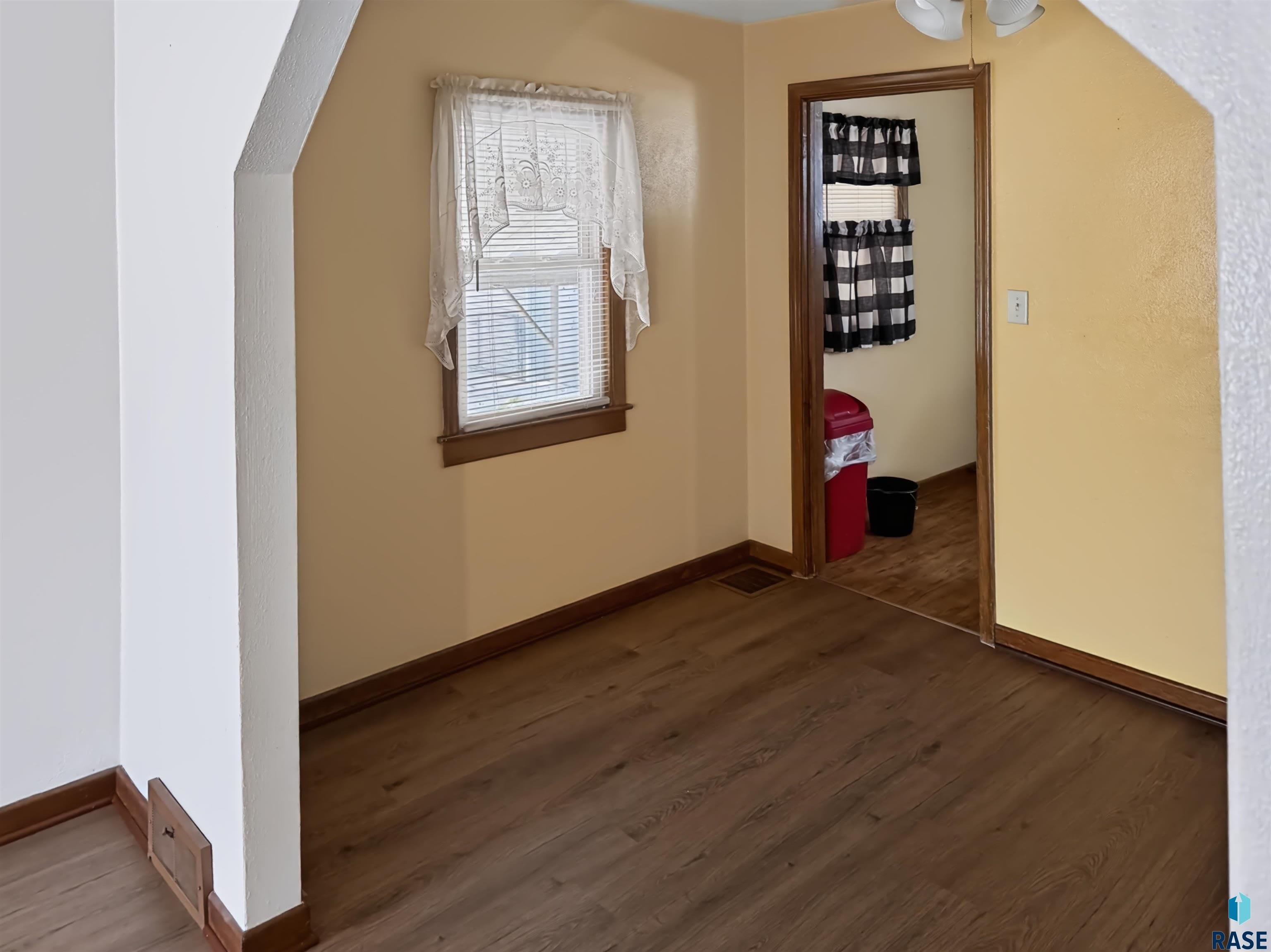 519 Wayland Ave – photo 4