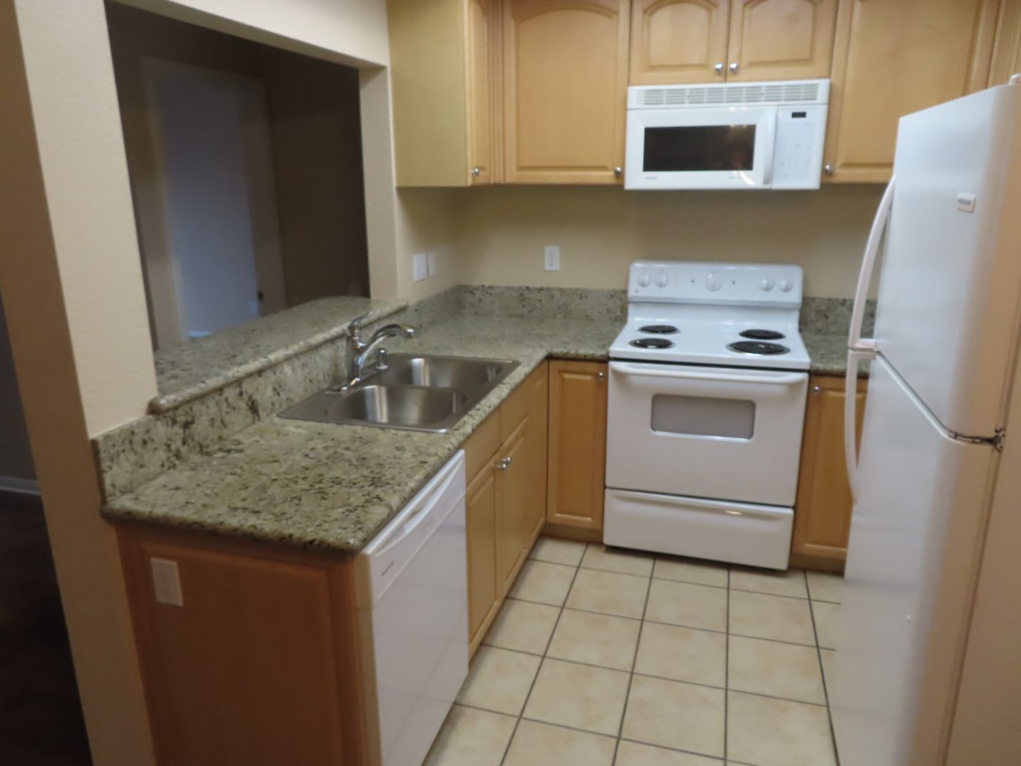 Two Bedroom Condo in Golden Hill – photo 4