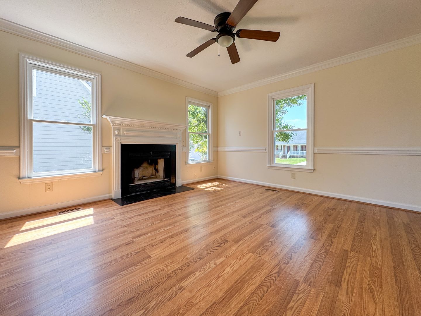 4 Bed 2 5 Bath Home In Hope Mills – photo 2