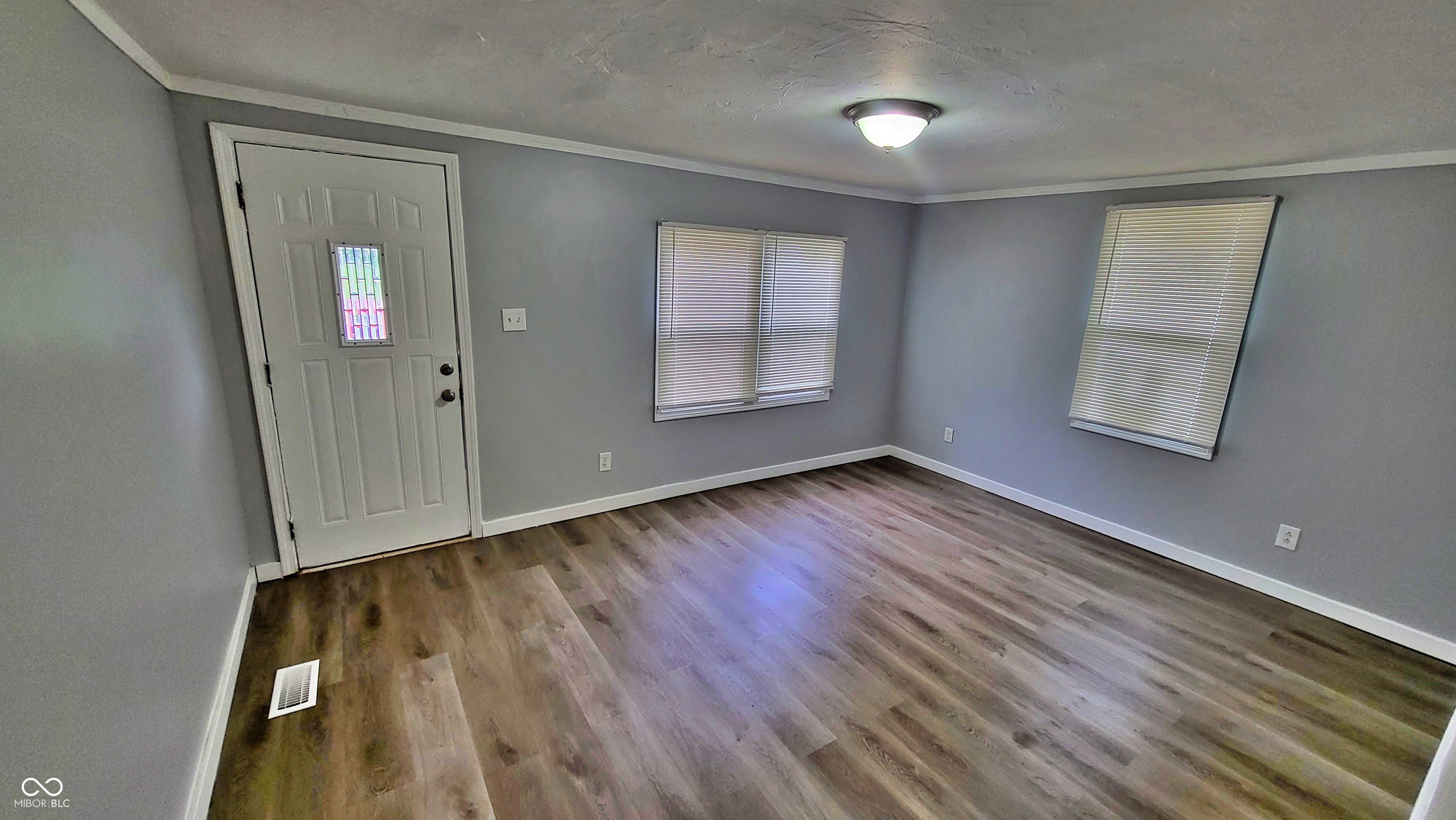 332 W 6Th Street – photo 4