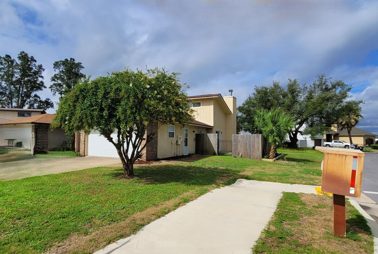 Venetian Villa 2 Bedroom 2 Bath 2 Car Garage w/Waterview! – photo 1