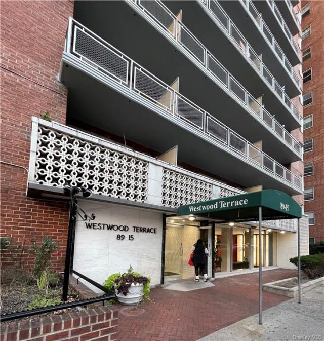 89-15 Parsons Boulevard – photo 3