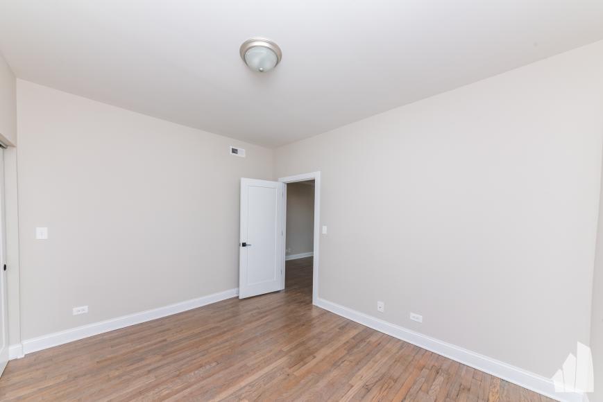 3407 W Fullerton – photo 4