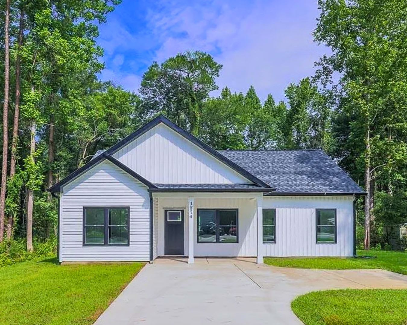 Like New Home! Three-Bedroom, Two Bath, Furnished home Is Now Available in Castlewood! – photo 1