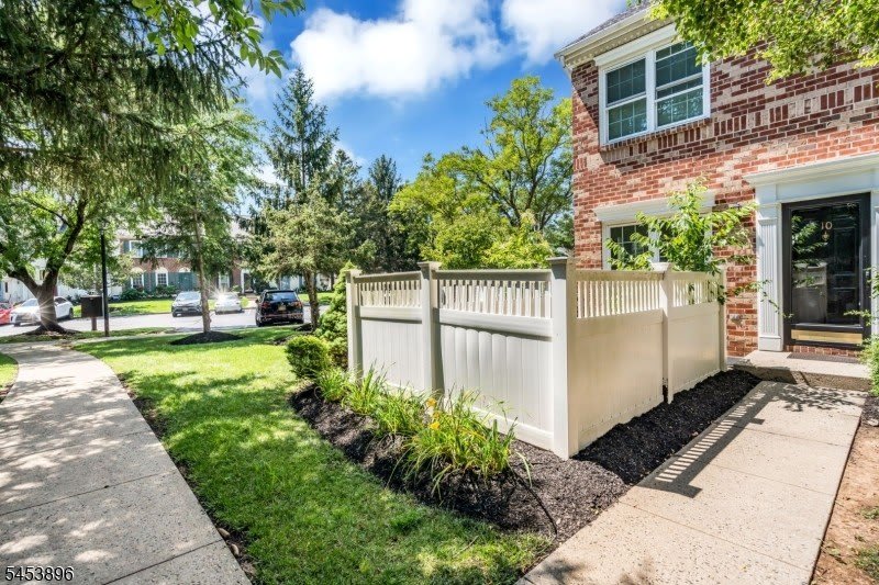 10 Brighton Way – photo 2