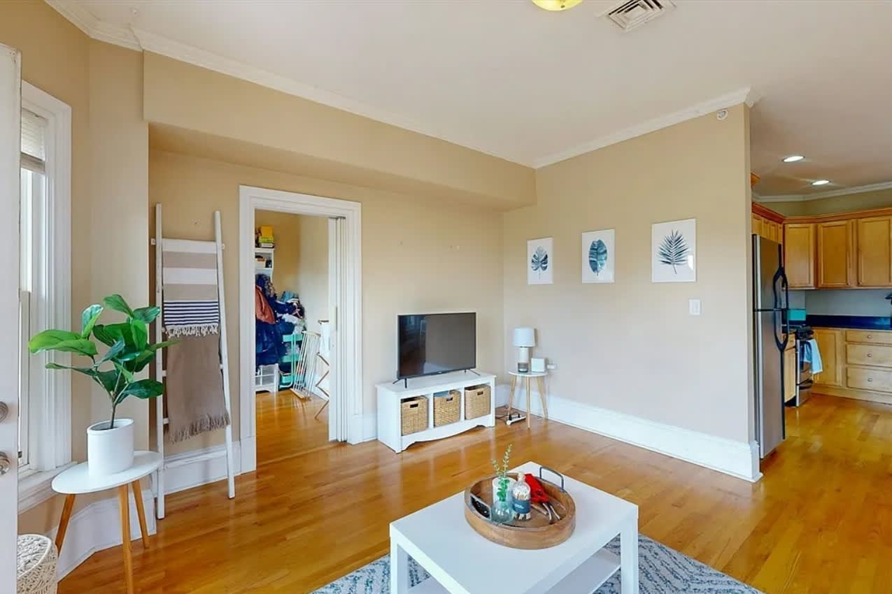 561 Broadway – photo 4