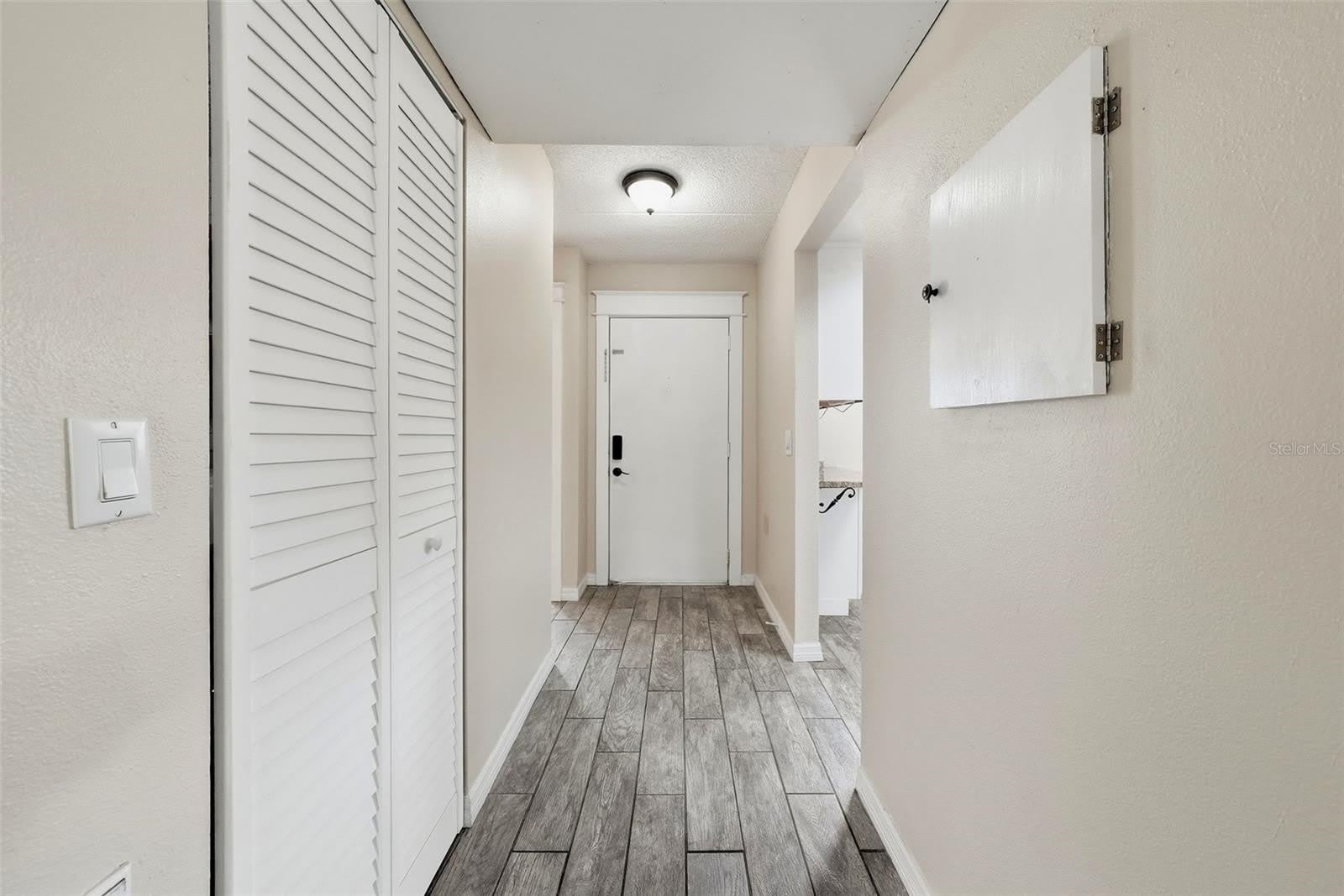 3821 N OAK Drive – photo 3