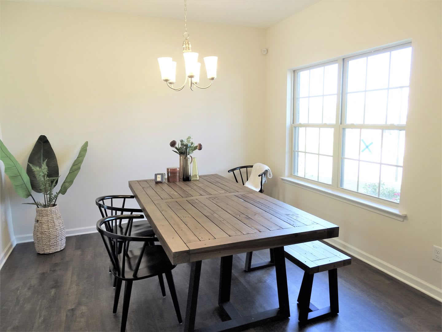 Beautiful Home in Lexington Hill 4 Bedrooms 2.5 Baths – photo 2