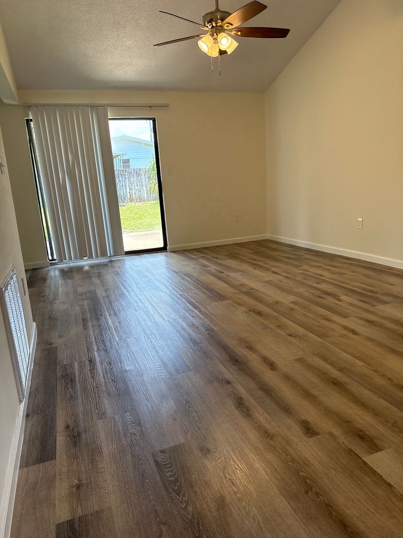 New Listing! – photo 4