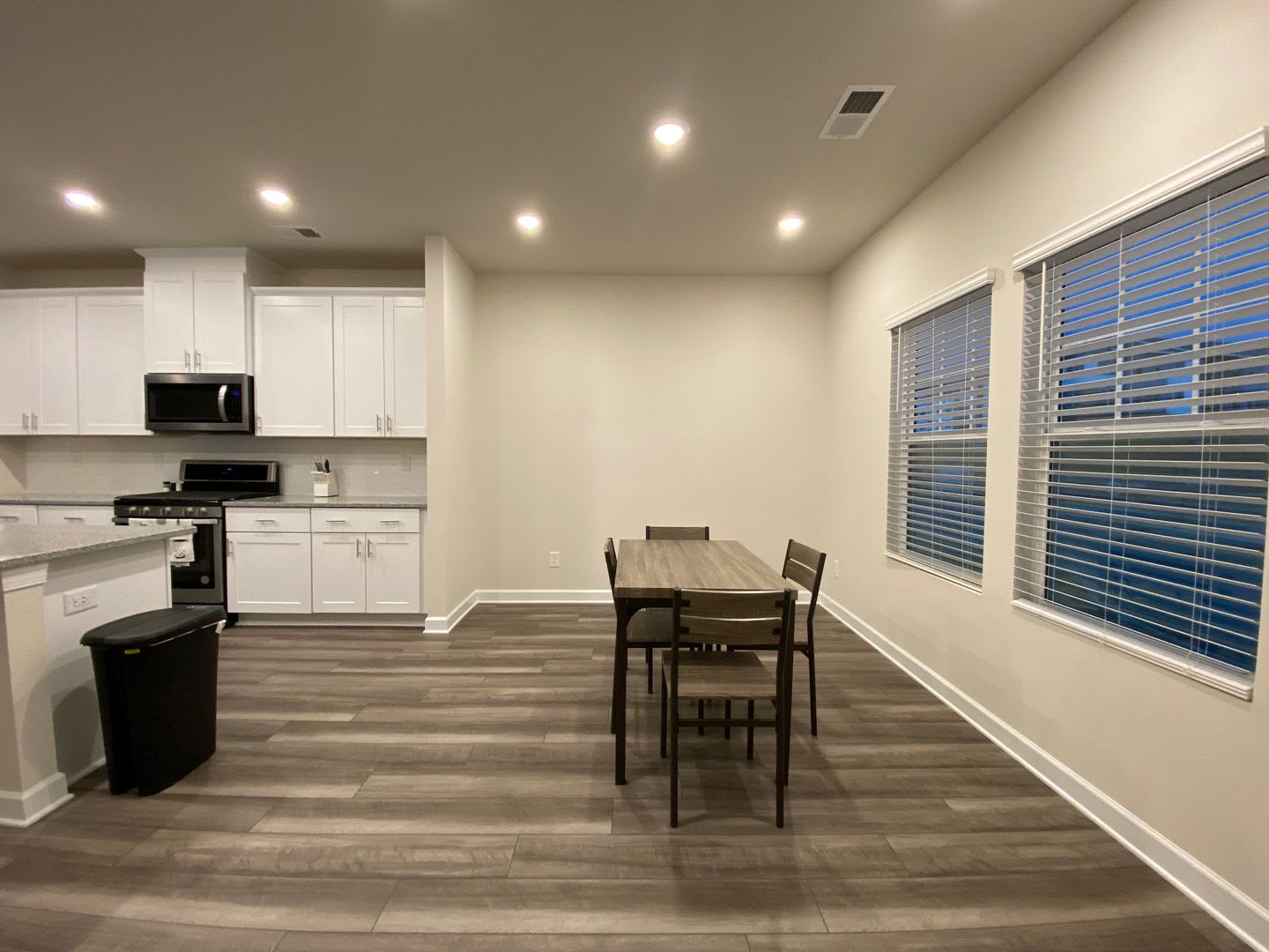 Room in 4 Bedroom Home at Memorial Pkwy – photo 2