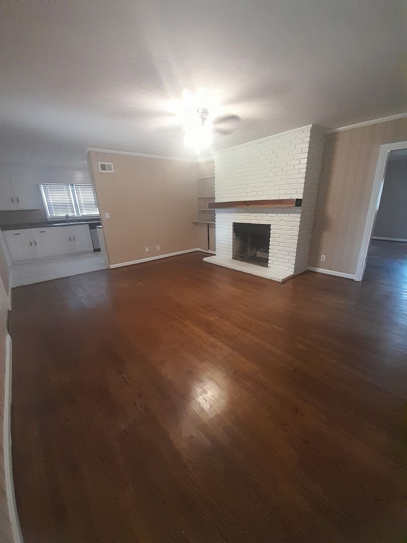 3-bedroom 2 bath home in Parkwood subdivision $1750.00 – photo 4