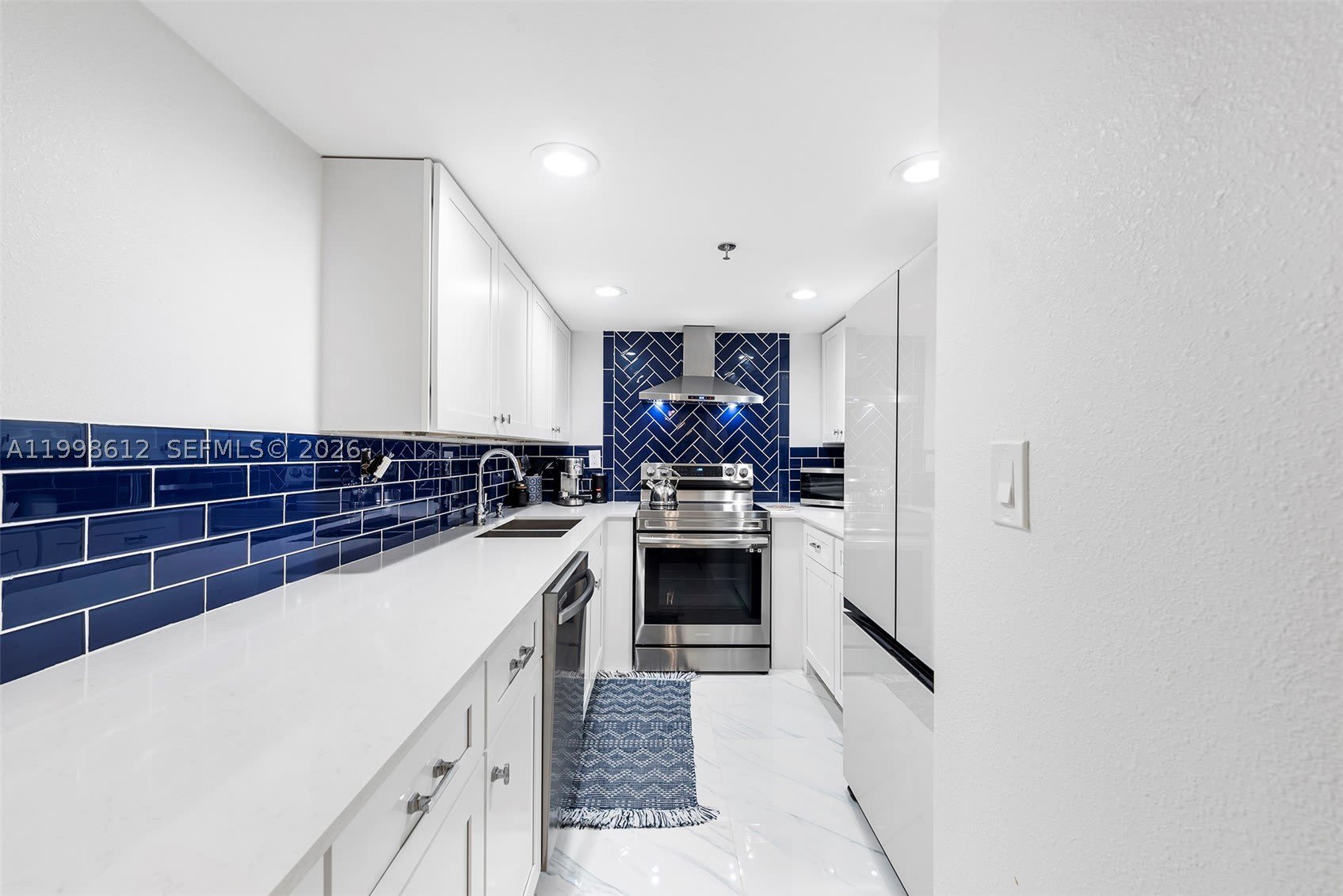 2401 Collins Ave – photo 3