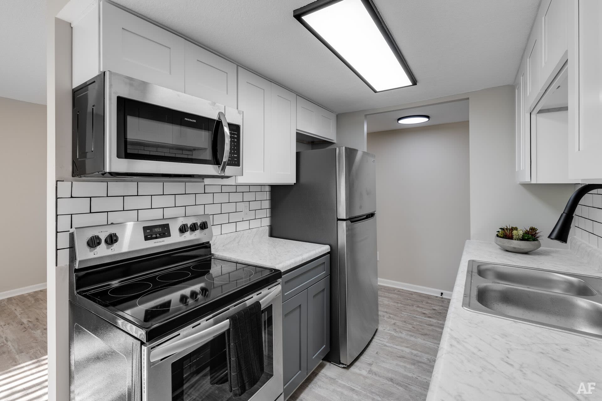 Emerald Square Villas – photo 1