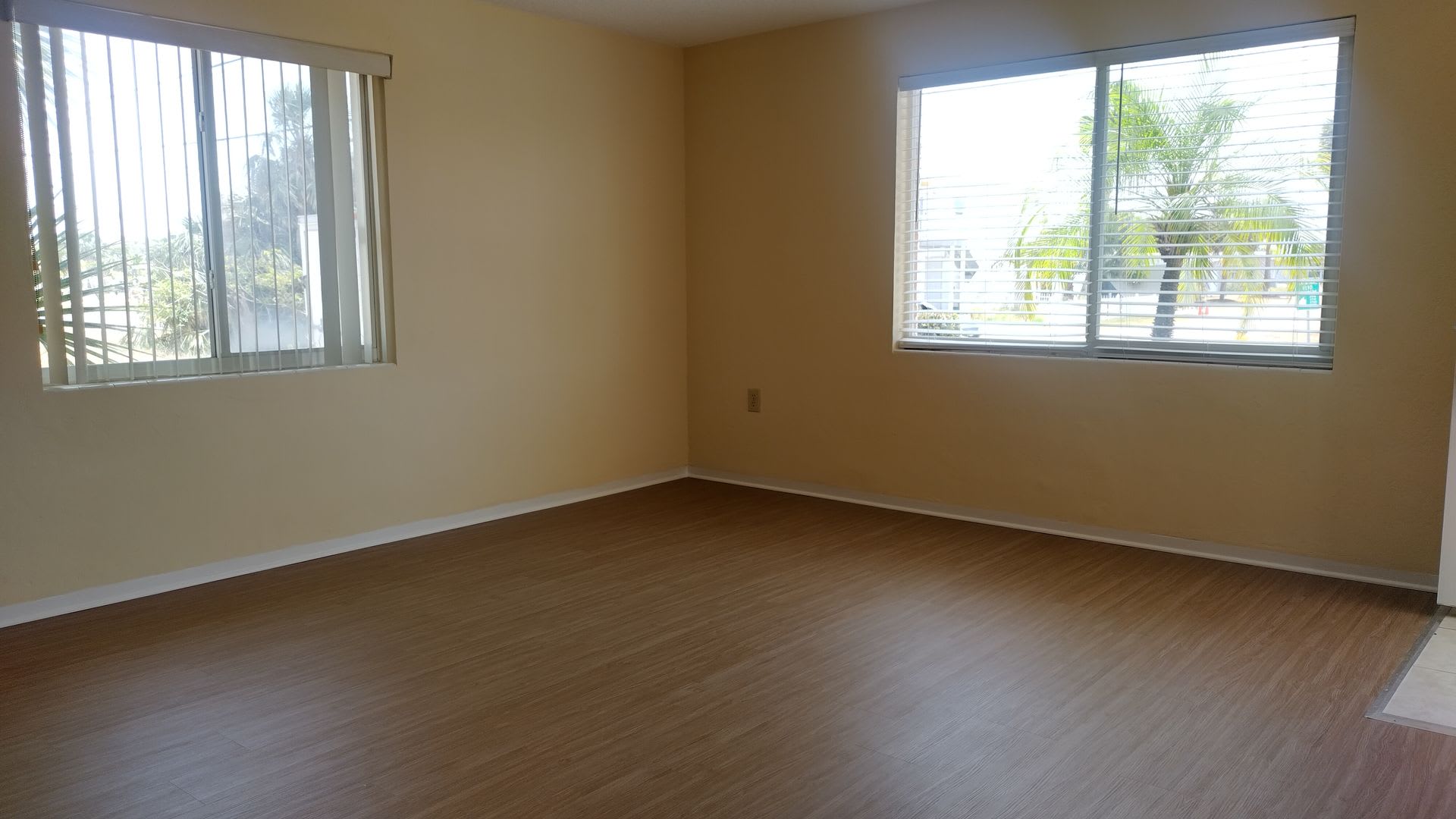 1 bedroom, 1 bathroom end unit condo beachside – photo 3