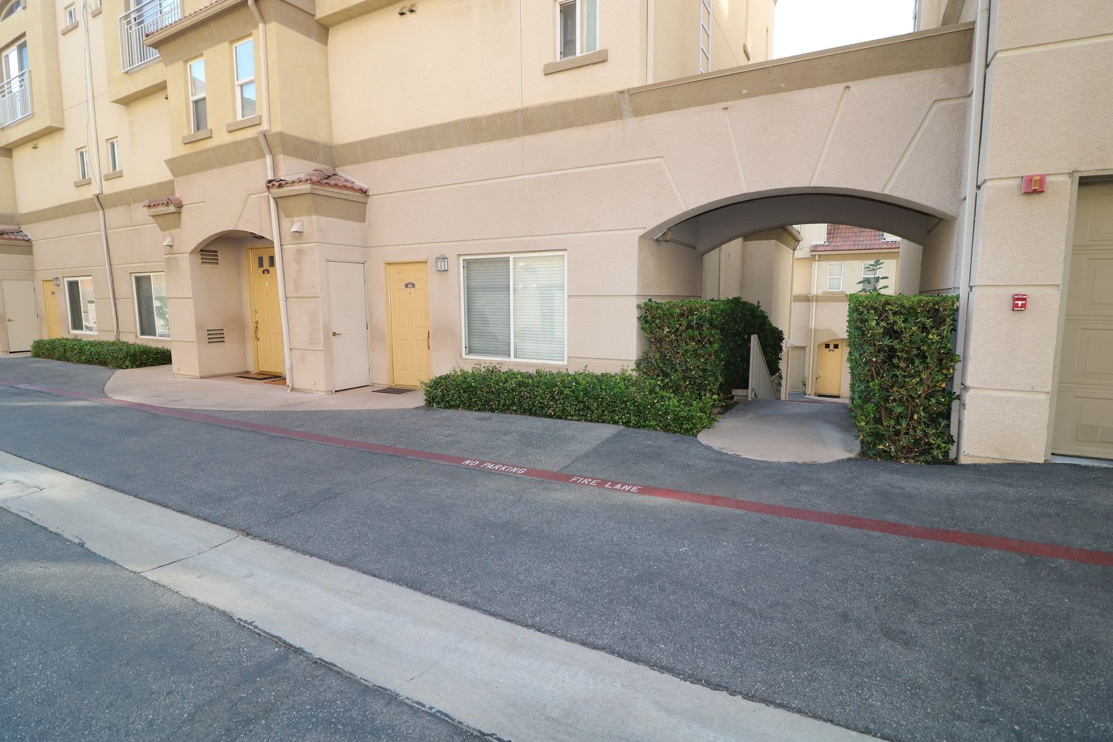 1/bedroom condo in Woodland Hills S. of Ventura Blvd.! – photo 2