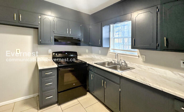 1100 Cotton Avenue Southwest – photo 2