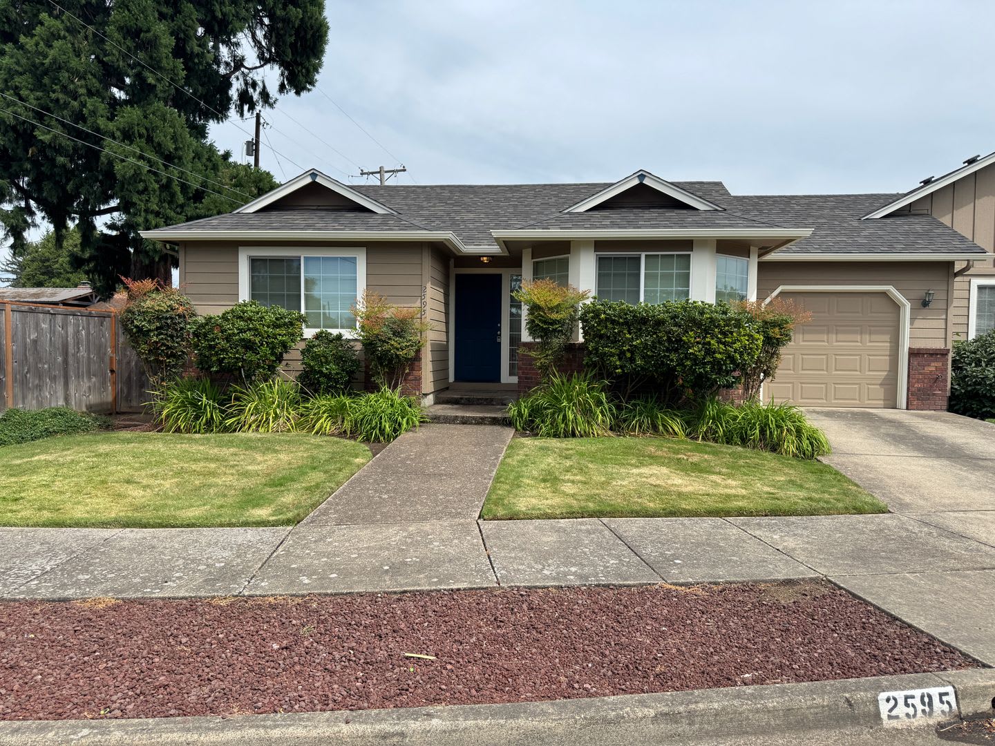 2 bedroom 1 bath duplex with garage! – photo 1