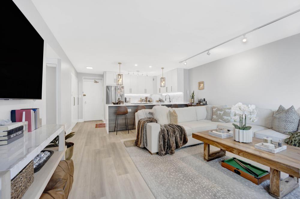 3600 N Lake Shore Dr – photo 2