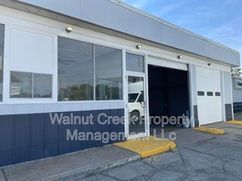6015 Lake Ave – photo 2