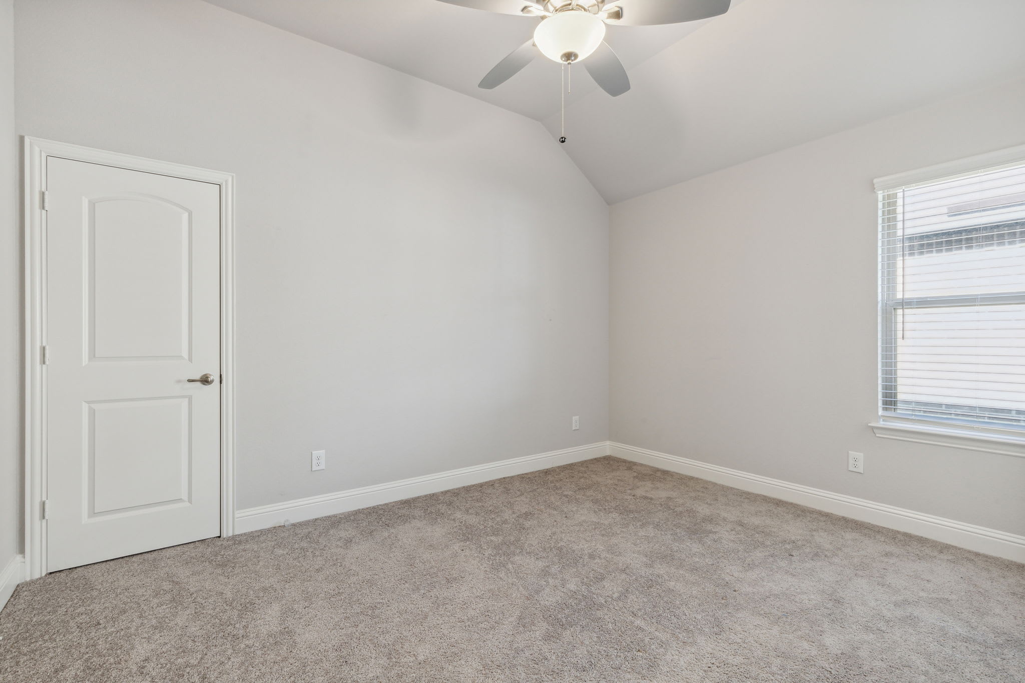 548 Bradley Drive – photo 5