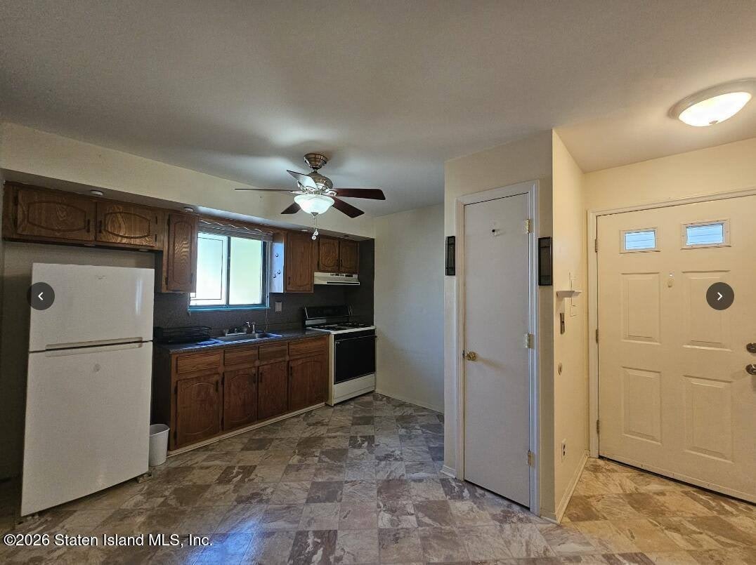 59 Corbin Ave – photo 3