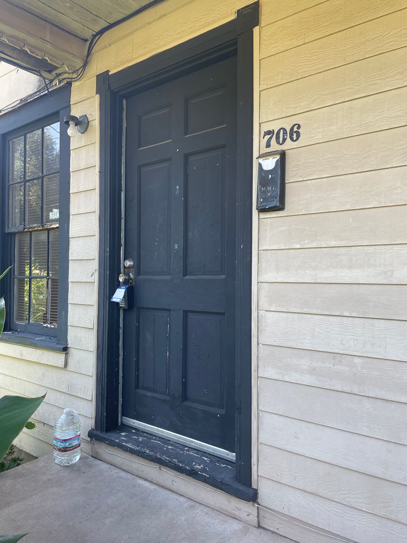 New Paint and Flooring, 1 Bedroom Bossier Home – photo 1
