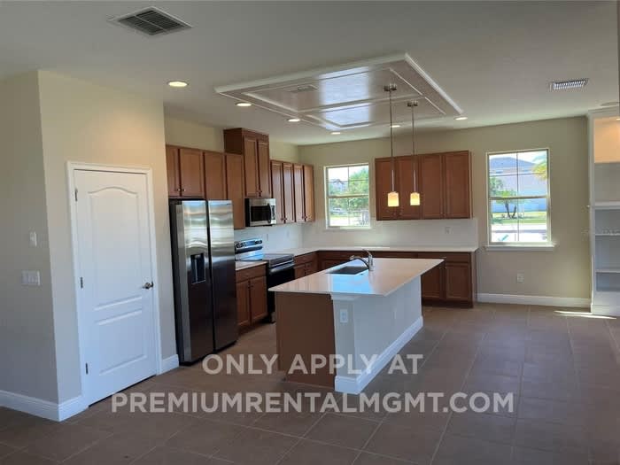 6673 Knollwood Street – photo 2
